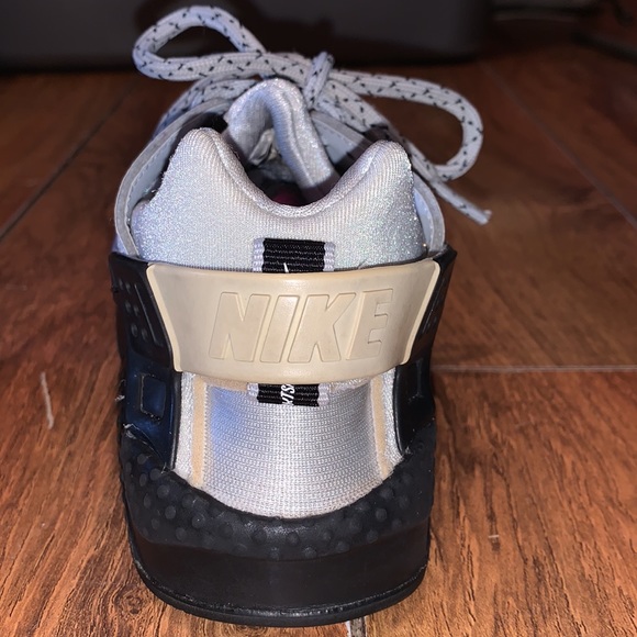 Kids Black and white Nike Shoe - Picture 3 of 3